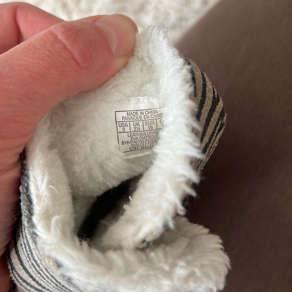 Guess baby shoes boots zebra layette size 3 EUC with original box - Picture 7 of 8